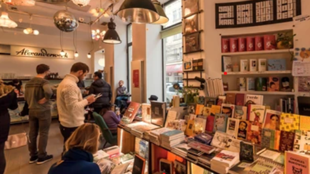 Cover image of the project Reprise d'une belle librairie ancienne au cœur de Paris
