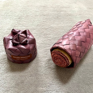Le Petit Krama Chaud Noisette dans son écrin en feuille de palmier - Homme