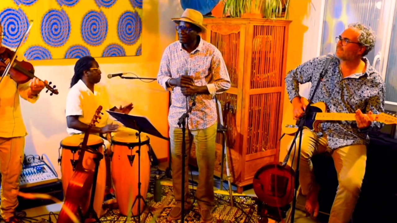 Embarquement immédiat pour le premier CD de Kikana