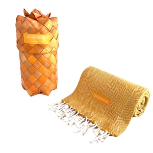 Le Krama Chaud Or dans son écrin en feuille de palmier - Femme