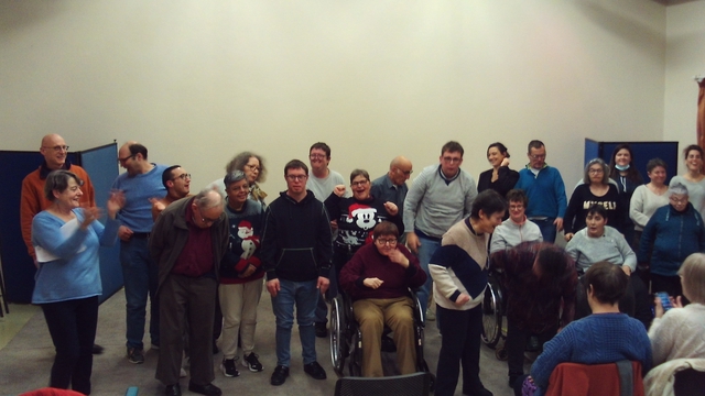 Imagen de portada del proyecto Théâtre Forum HandLove "Dis-moi oui, dis-moi non"