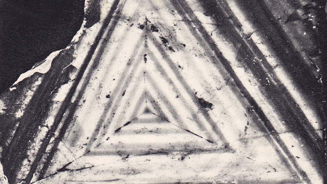 Cover image of the project "J'ai pris une pierre pour voir le monde"