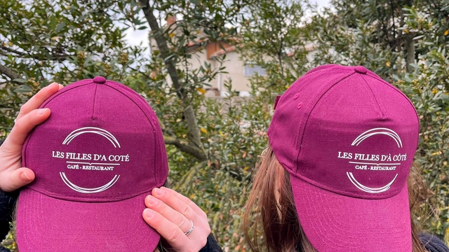 Imagen de portada del proyecto Les filles d'à coté