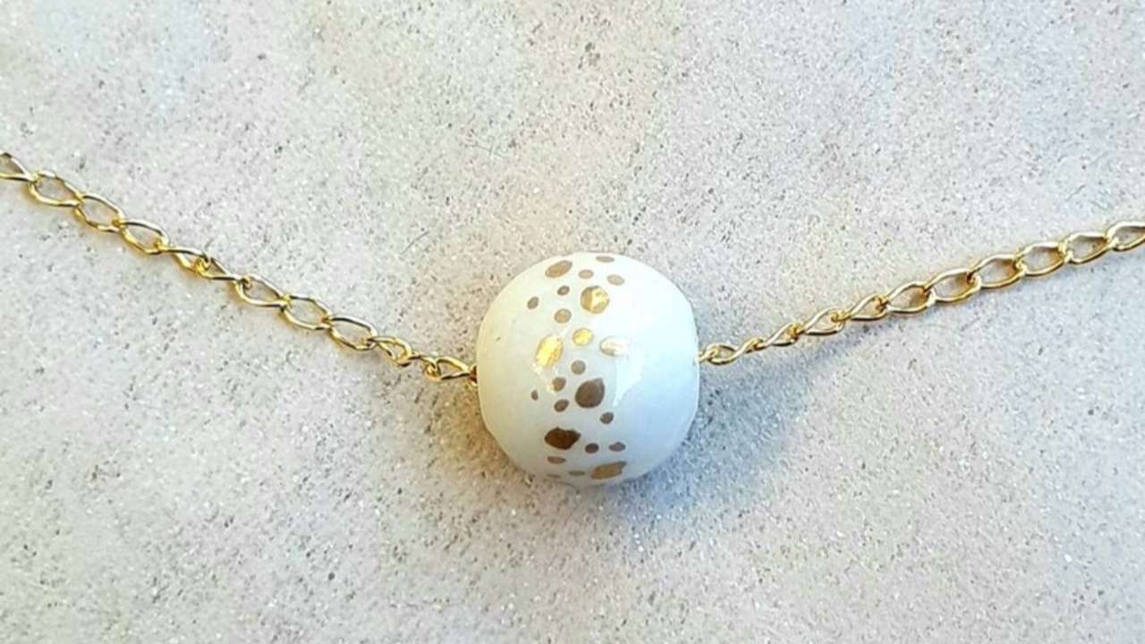 Création de bijoux en céramique